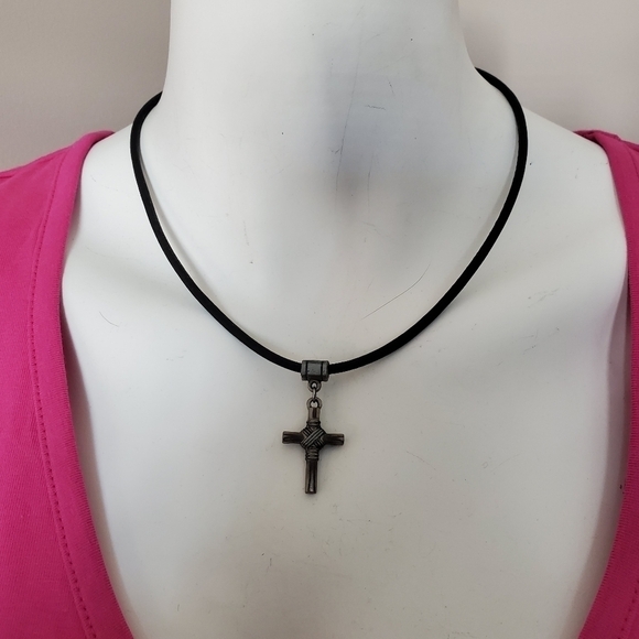Cross Necklace 18 in - Picture 1 of 2